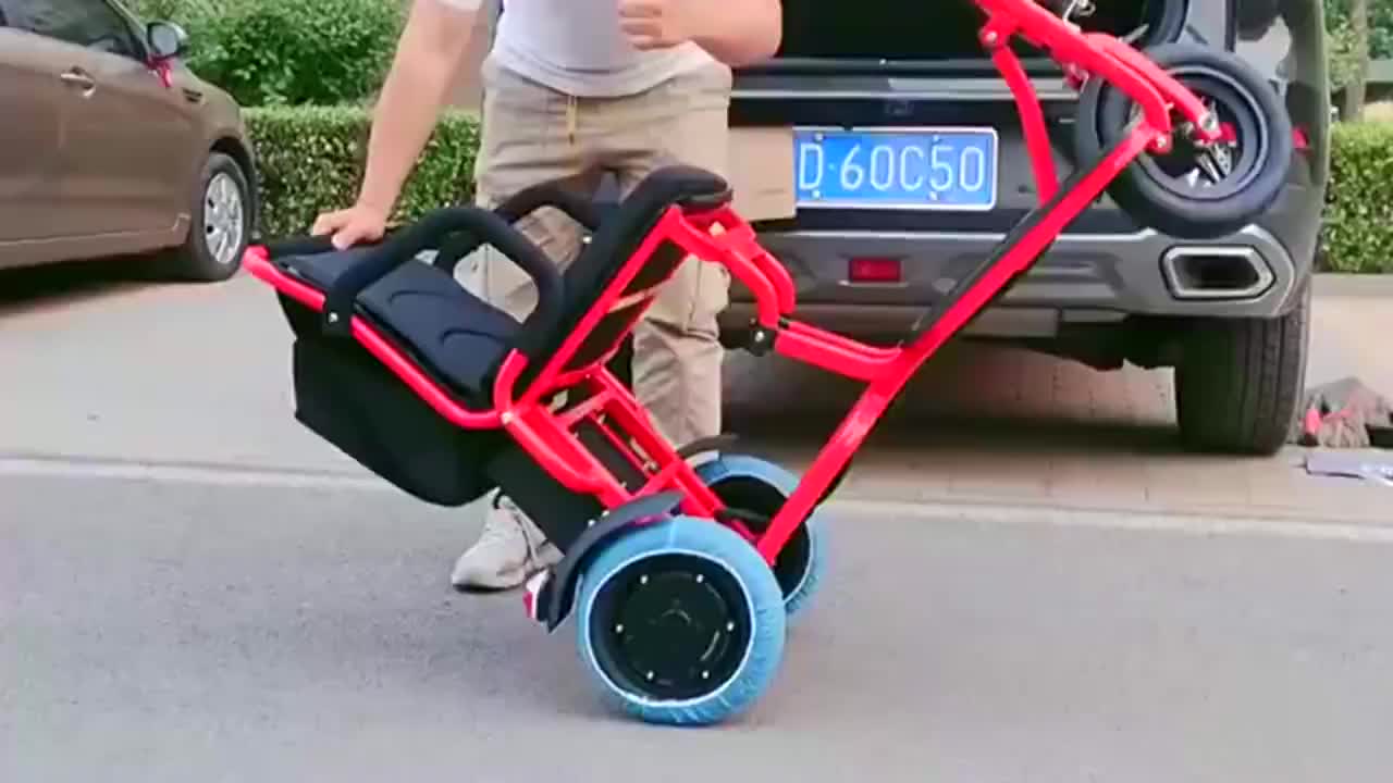 牛人发明小型折叠三轮车,太好用了,也不知道是从哪来的想法!