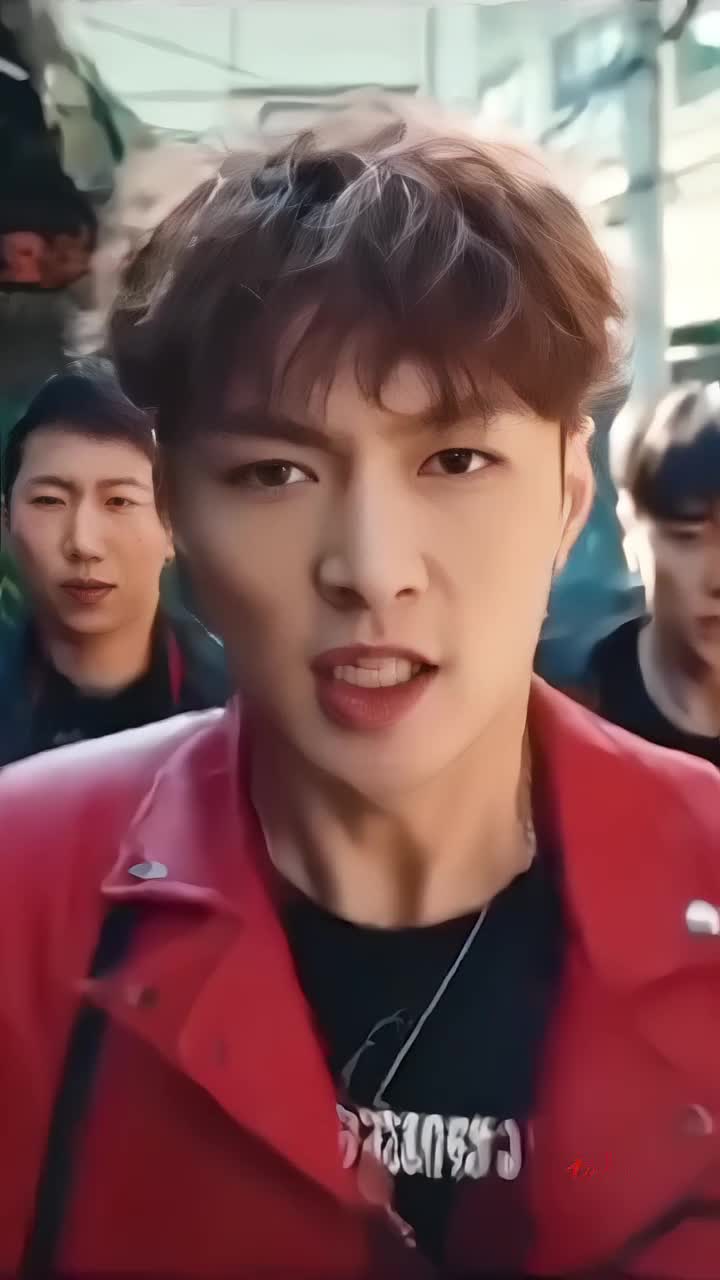 绝了！张艺兴报复性复工超吸睛，小丑妆容下魅力爆棚