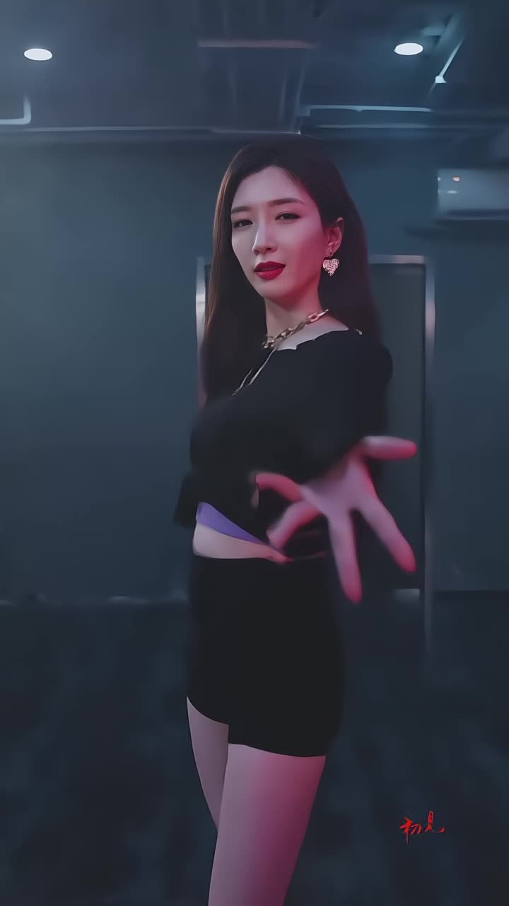 江疏影舞台跳舞展魅力，稳居女神行列，撩人状态引满屏夸赞