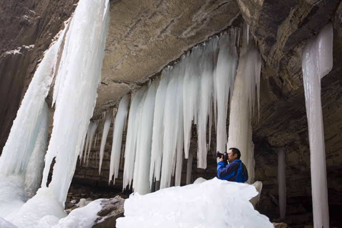 探访冰冰背,夏季山寒水冷,冬季温暖如春,寒暑颠倒|冰冰背|寒暑|冰块