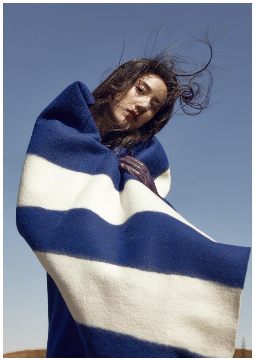 黄圣依拍瑞丽杂志封面