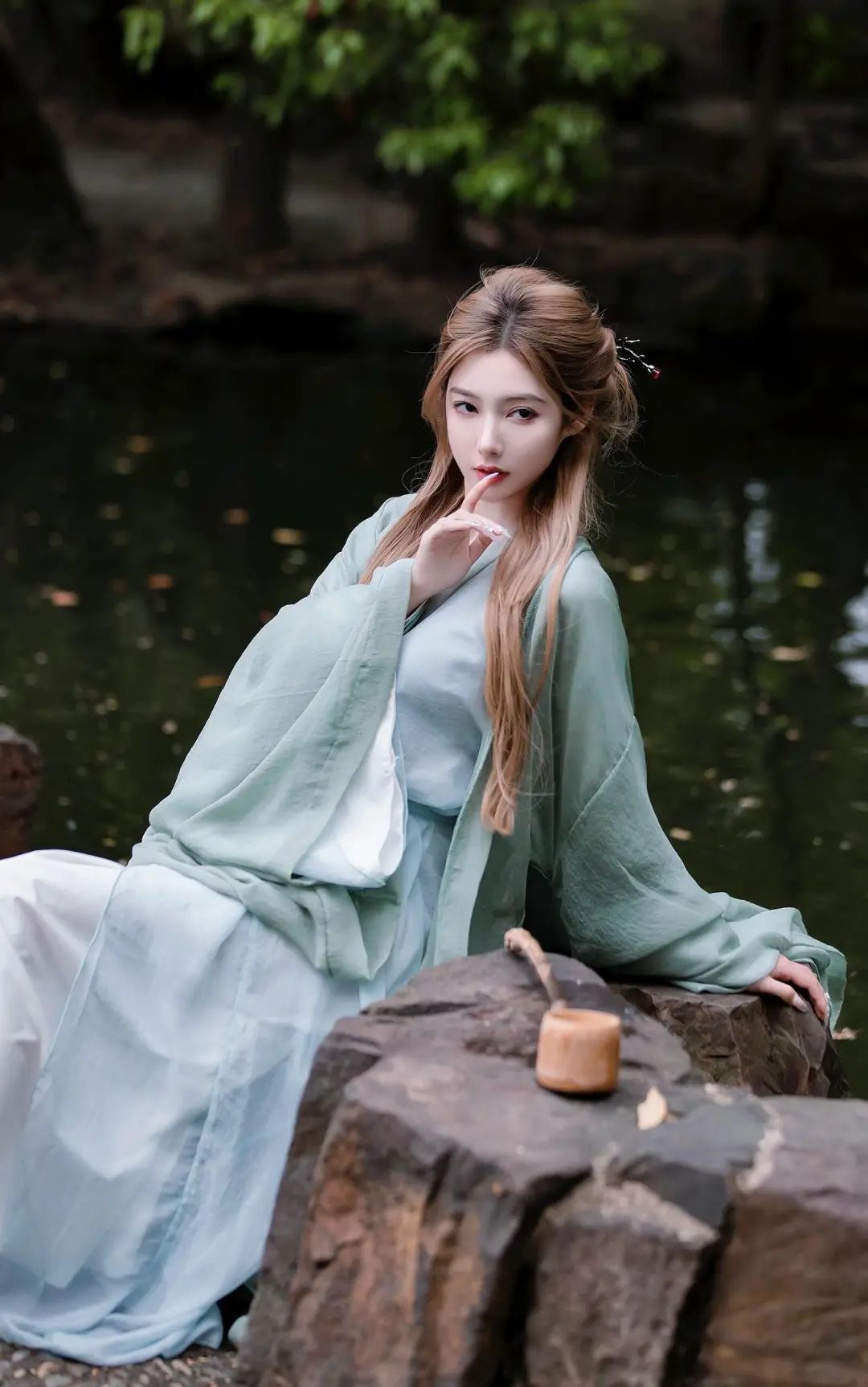 烟雨江南美女自信迷人优雅唯美写真