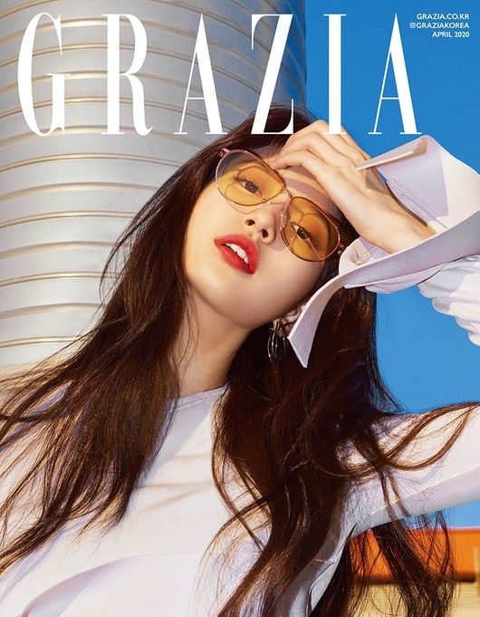 裴秀智被选为时尚杂志《GRAZIA》4月号的封面