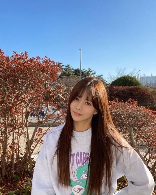 韩国女艺人韩宝凛sns发照秀清纯动人美貌