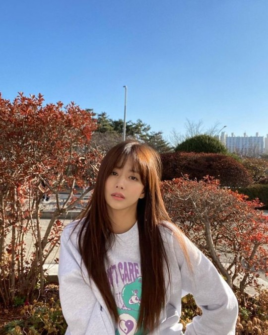 韩国女艺人韩宝凛sns发照秀清纯动人美貌