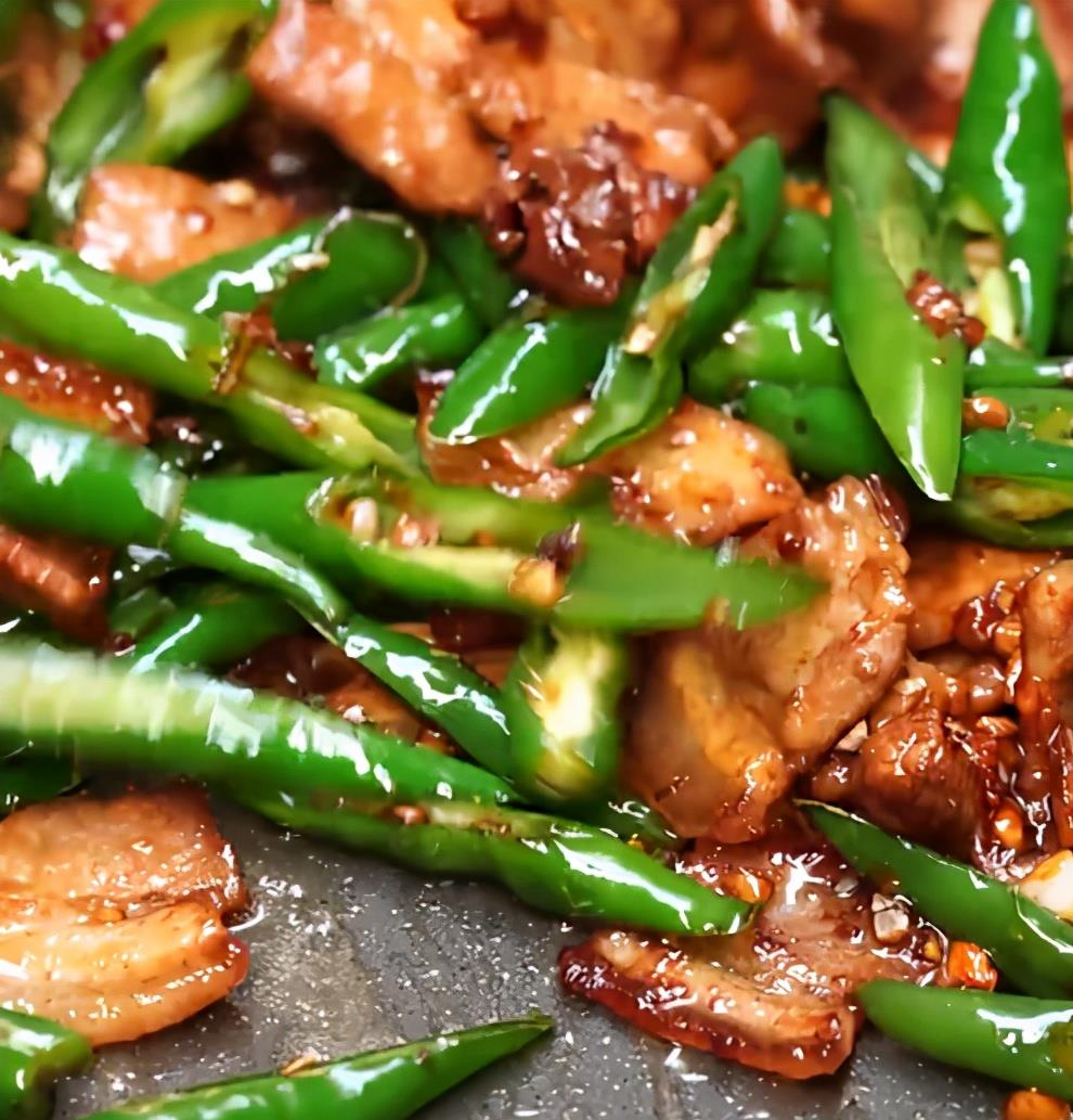 尖椒炒肉.到底是先抄尖椒还是先炒肉呢?怎么做才更好吃呢