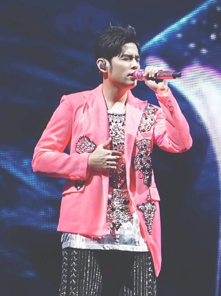 周杰伦为女儿建粉红色城堡并自称也喜欢粉色网友都是小公举