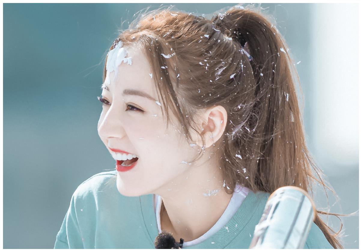 迪丽热巴写真新造型齐耳短发美出新高度不愧是人间富贵花