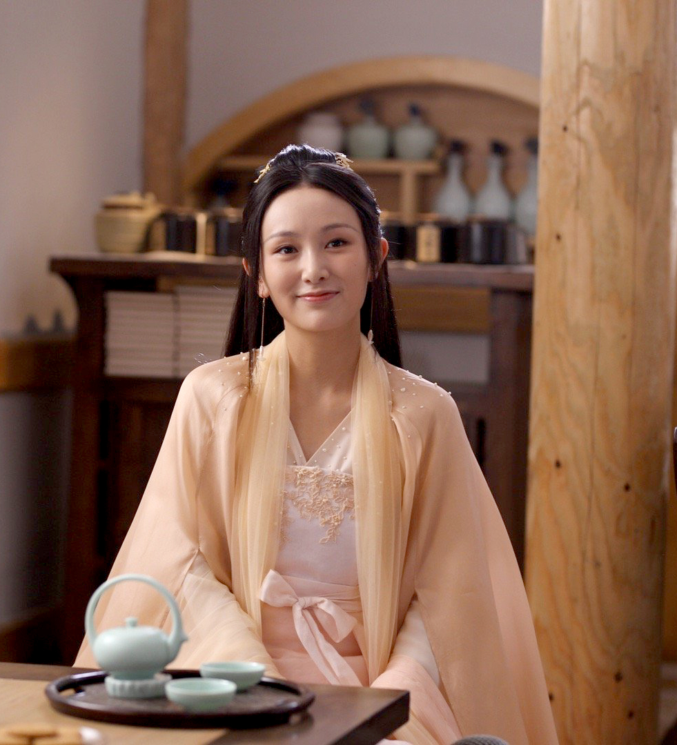 长信传媒的戏怎么少得了老板娘岳丽娜呢.