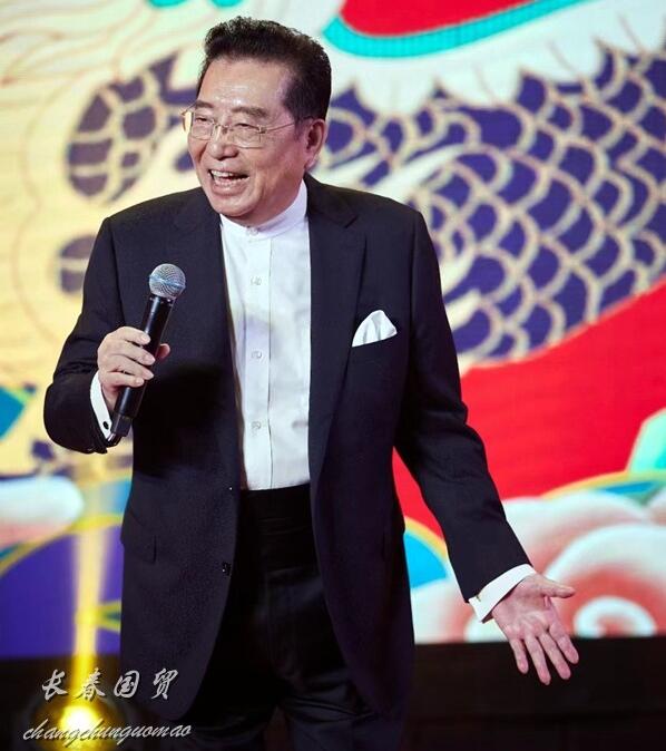 82岁李双江满面红光现身商演,舞台上演唱十分卖力