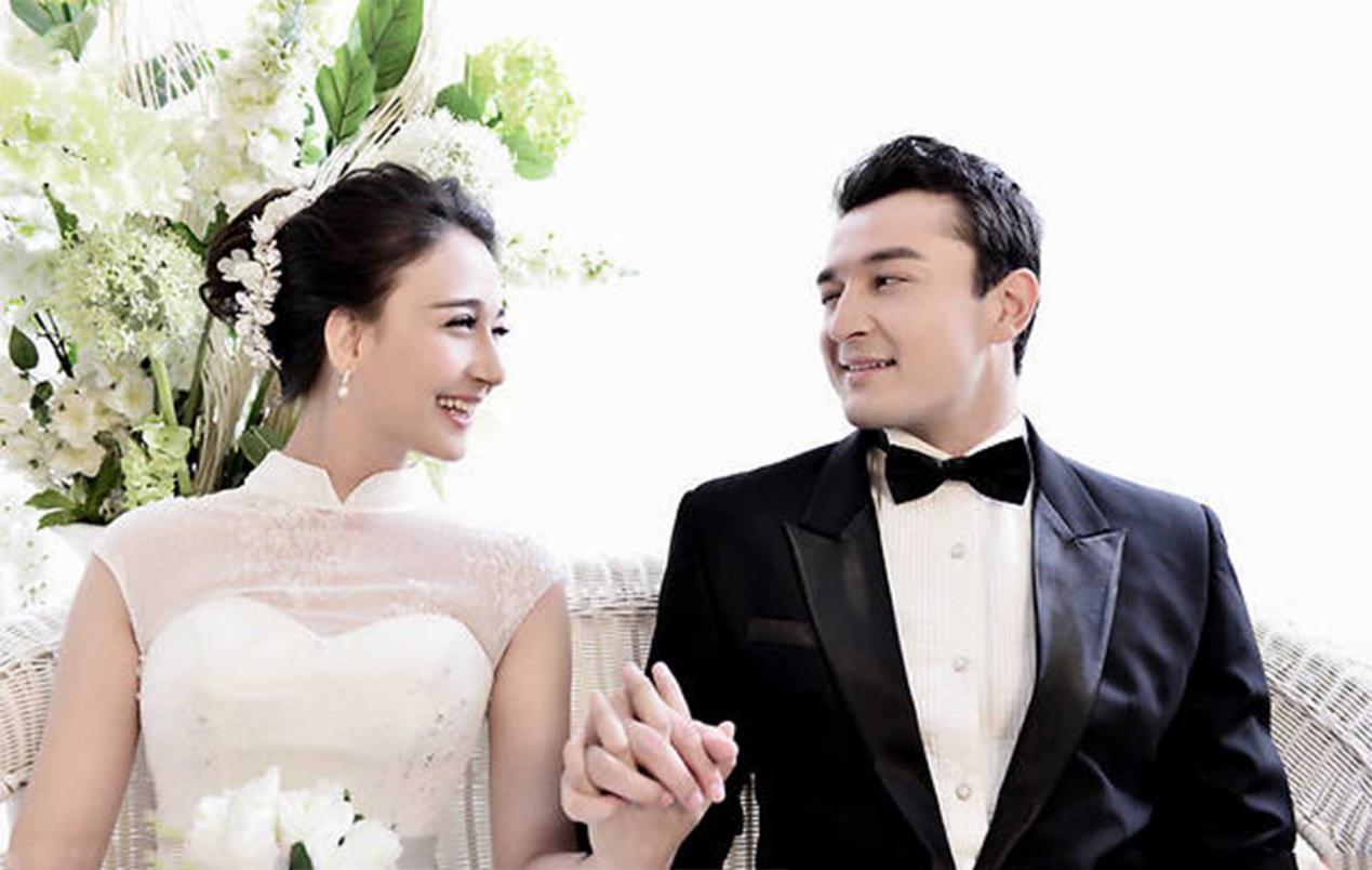 西热妻子姓名很奇怪,李景亮妻子副业被公开,两人工资差距大!