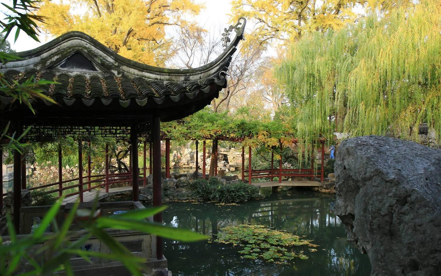 当我们游览留园的时候,不仅感受到惬意之感,还有着苏州园林的精致与