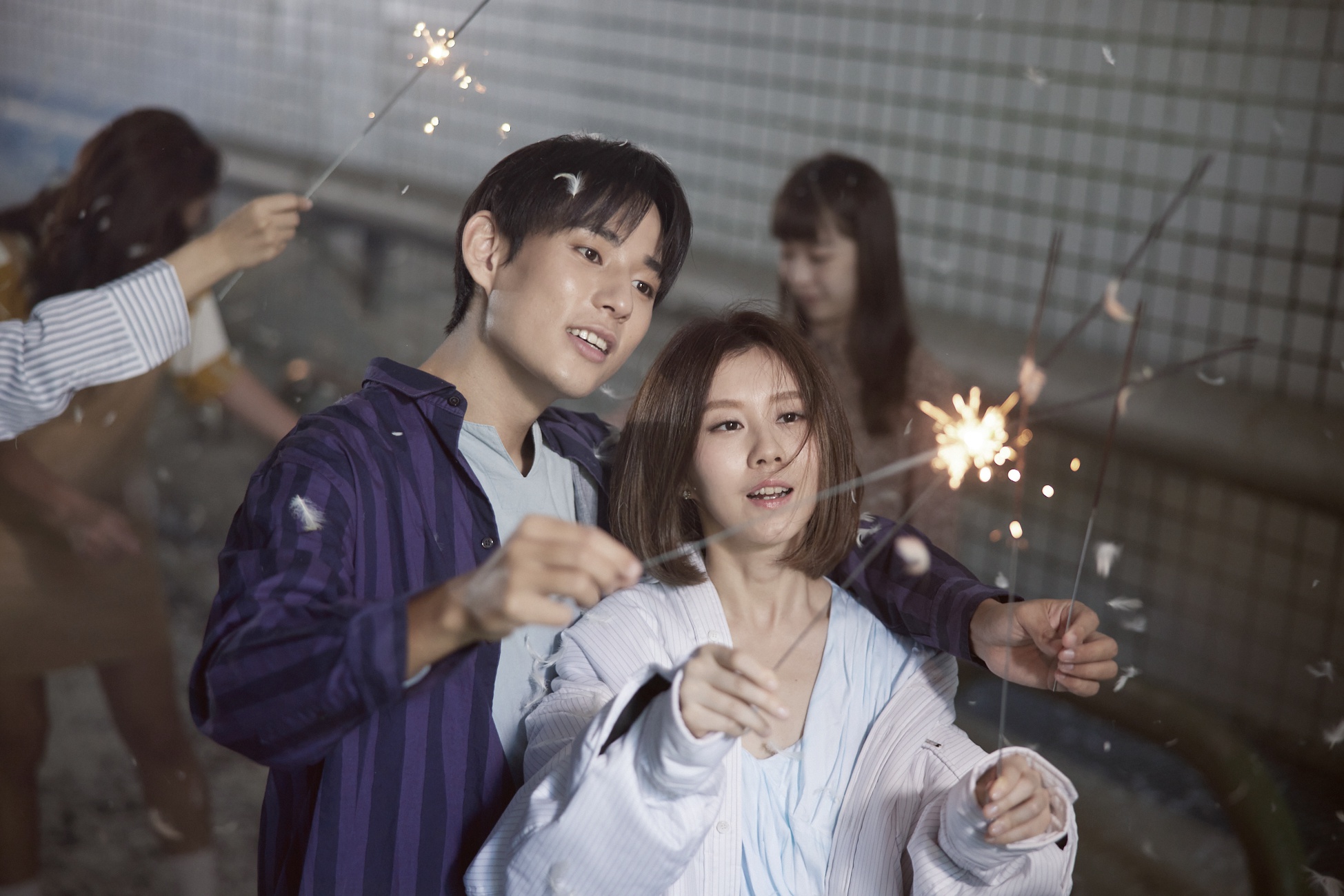 mv上演经典日剧冰上恋人白安身穿10公斤赛服冰场上汗流浃背