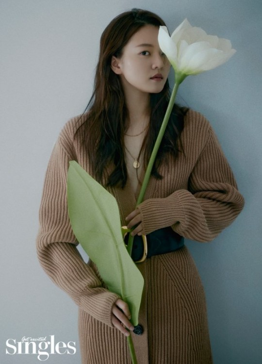 韩国女艺人高我星最新杂志写真展自信魅力