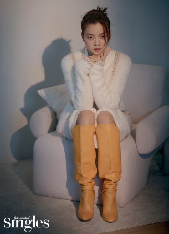 韩国女艺人高我星最新杂志写真展自信魅力