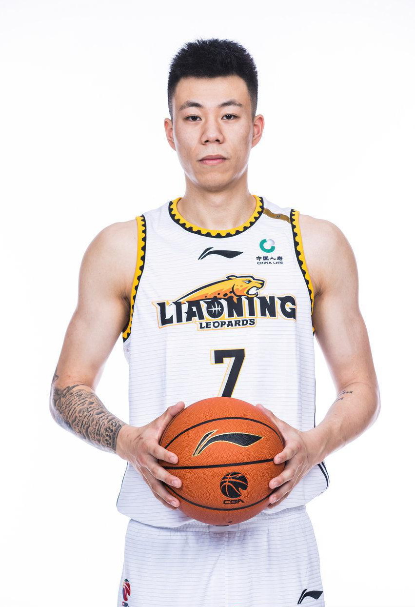 辽篮拍摄2020-2021赛季cba写真,小将张镇麟备受关注_高清图集_新浪网