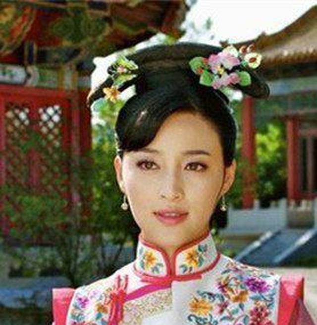 她是康熙王朝中蓝齐儿的原形,但她死后丈夫就被康熙削职