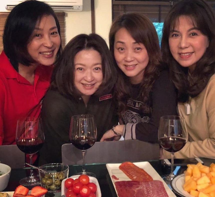 55岁黎美娴近况曝光错爱梁朝伟息影闪嫁富商幸福美满