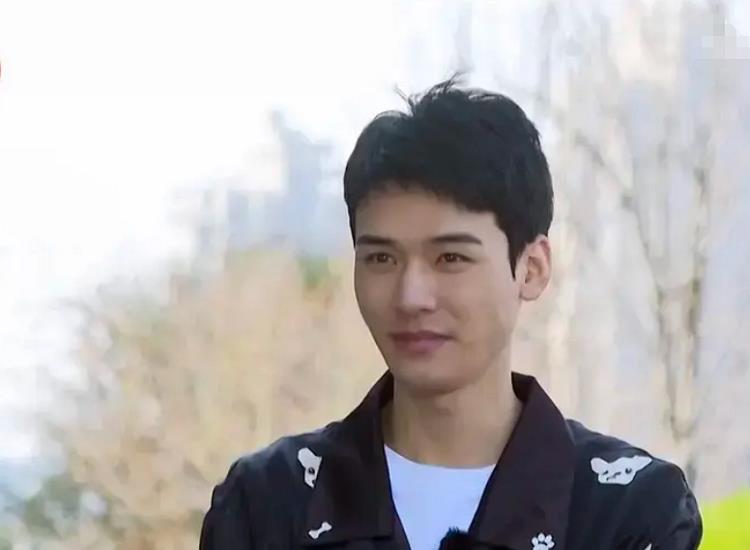 龚俊录制极挑7被怼脸拍看清他的素颜状态28岁有点假