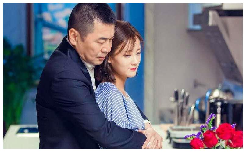 体寒的李一桐终于红了,搭档蒋勤勤老公演吻戏,刚播出就成为现在|李一