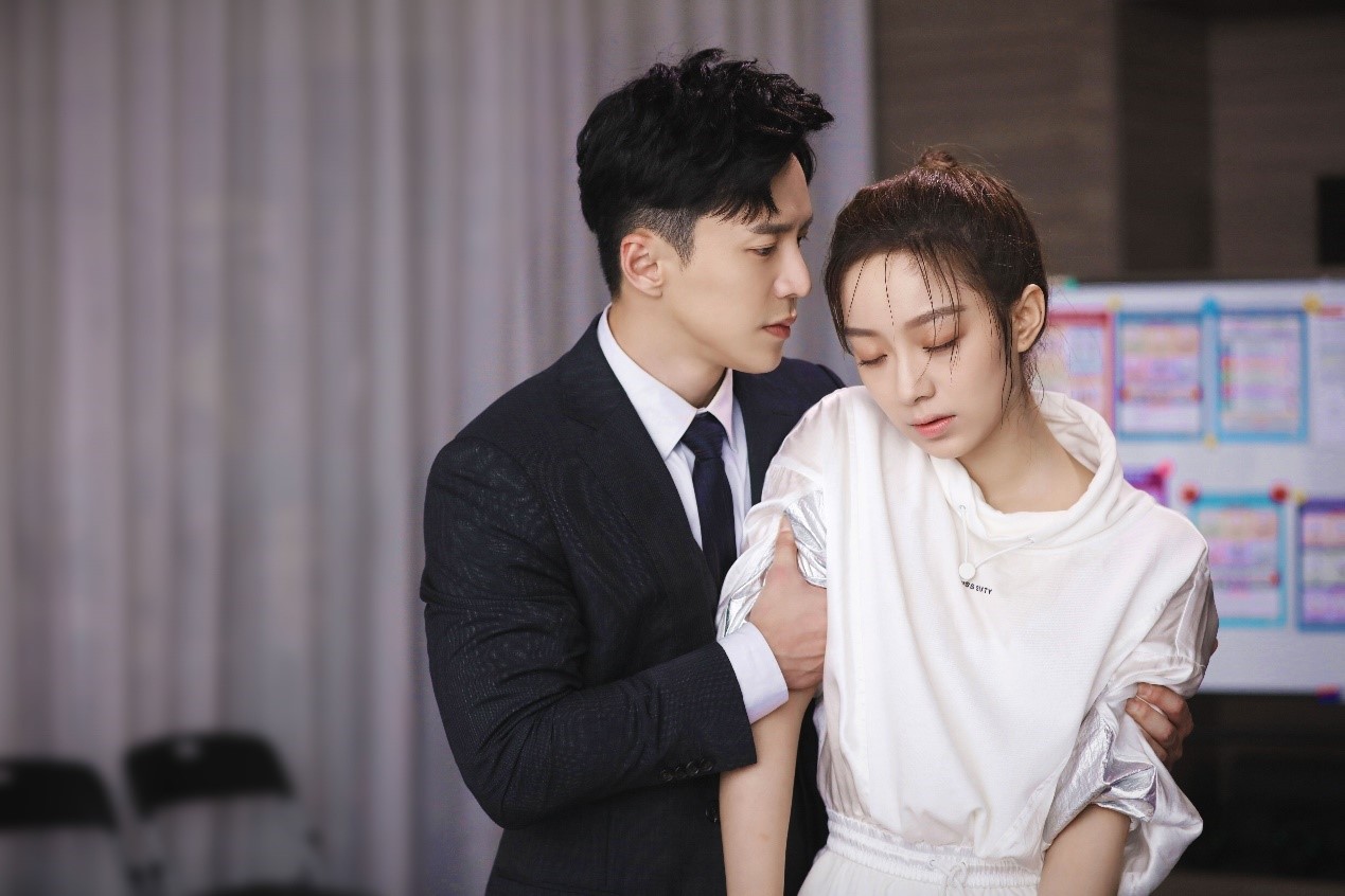 王冠逸楼下女友请签收再度上演公主抱大秀拳击荷尔蒙爆棚