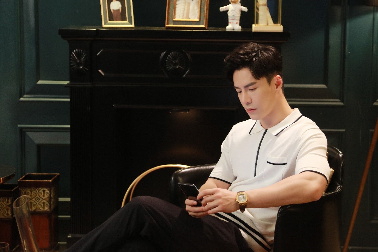 王冠逸《楼下女友请签收》再度上演公主抱 大秀拳击荷尔蒙爆棚