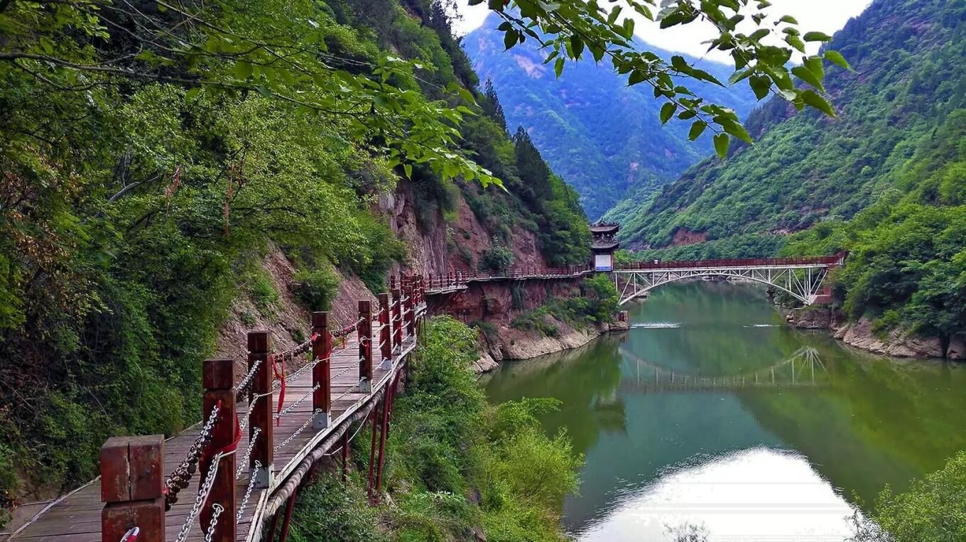 凤县灵官峡景区是清凉避暑胜地,空气清新,负氧离子25000个cm06,整个