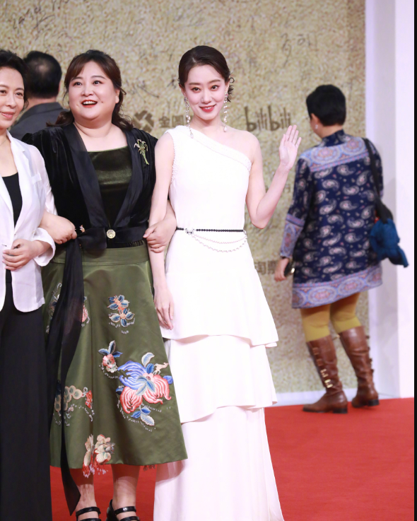 金鸡奖获奖名单引热议，张小斐张译拿下男女主角，贾玲最为可惜休闲区蓝鸢梦想 - Www.slyday.coM