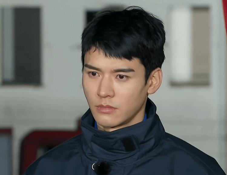 龚俊录制极挑7被怼脸拍看清他的素颜状态28岁有点假