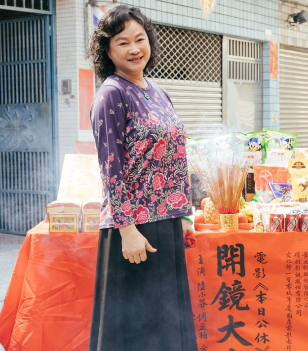 65岁陆小芬近况曝光淡出演艺圈20年复出与年轻演员飙戏