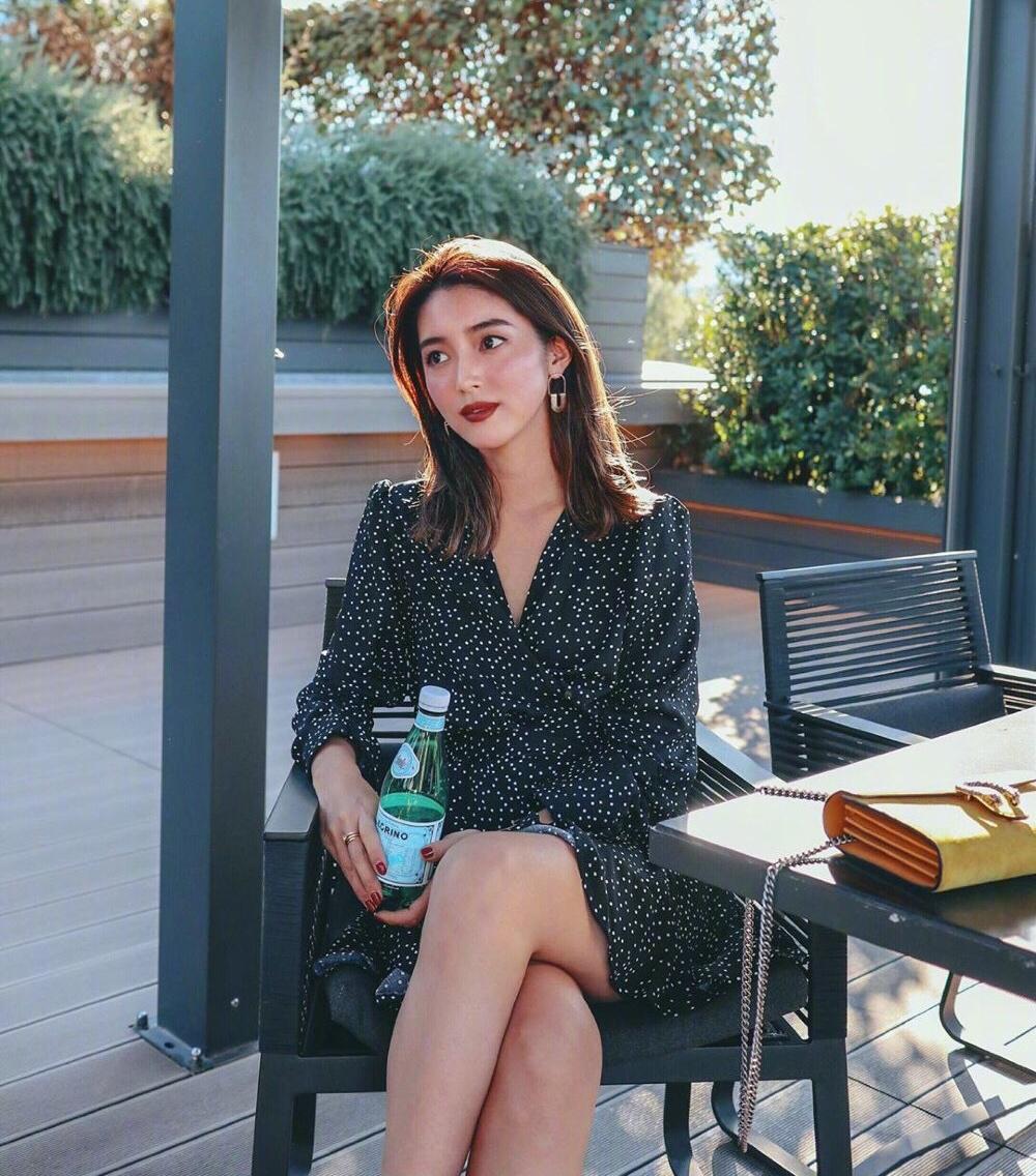 日本人气时尚博主,甜美气质穿搭吸睛又减龄,精致优雅还耐看