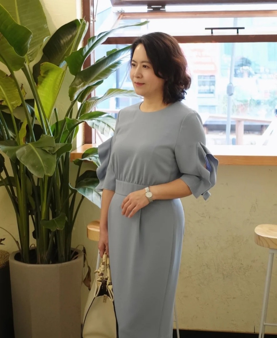 50岁女人拒绝"妈妈装",学学这几位博主的穿搭,文艺优雅显年轻