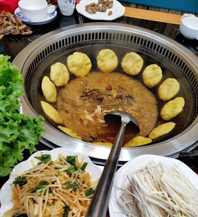 在乌鲁木齐吃河南地锅菜