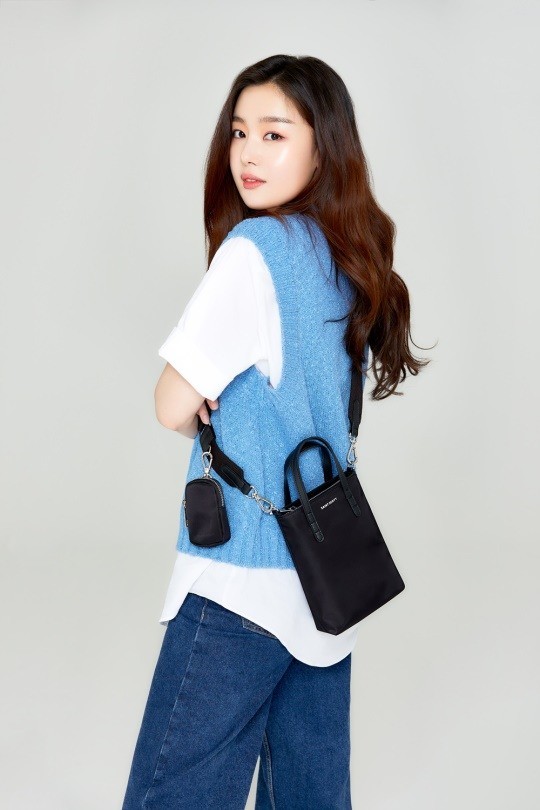 韩国女艺人韩善花最新代言宣传照曝光