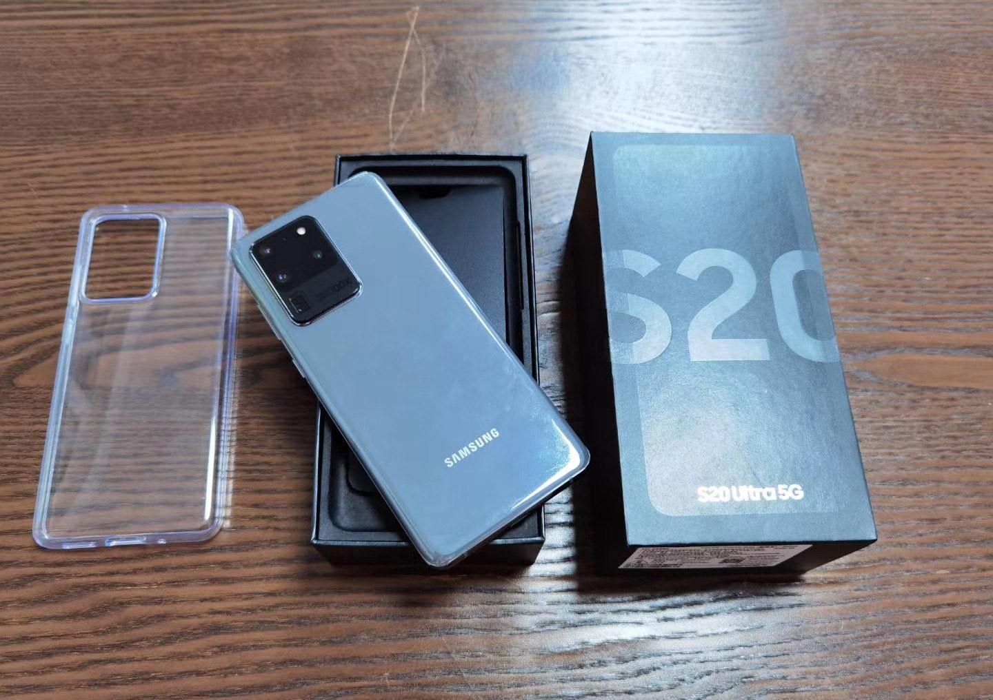 拿到新手机千万别得瑟,朋友新买的三星s20u,刚拆封就悲剧了__财经头条