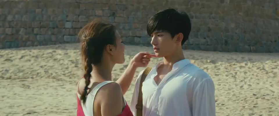 马思纯胆大开朗,杨洋看着她的身体,立马转过头去!