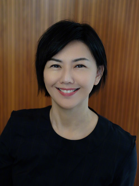 43岁孙燕姿近照曝光面露甜笑气质迷人与老公结婚十年收获幸福