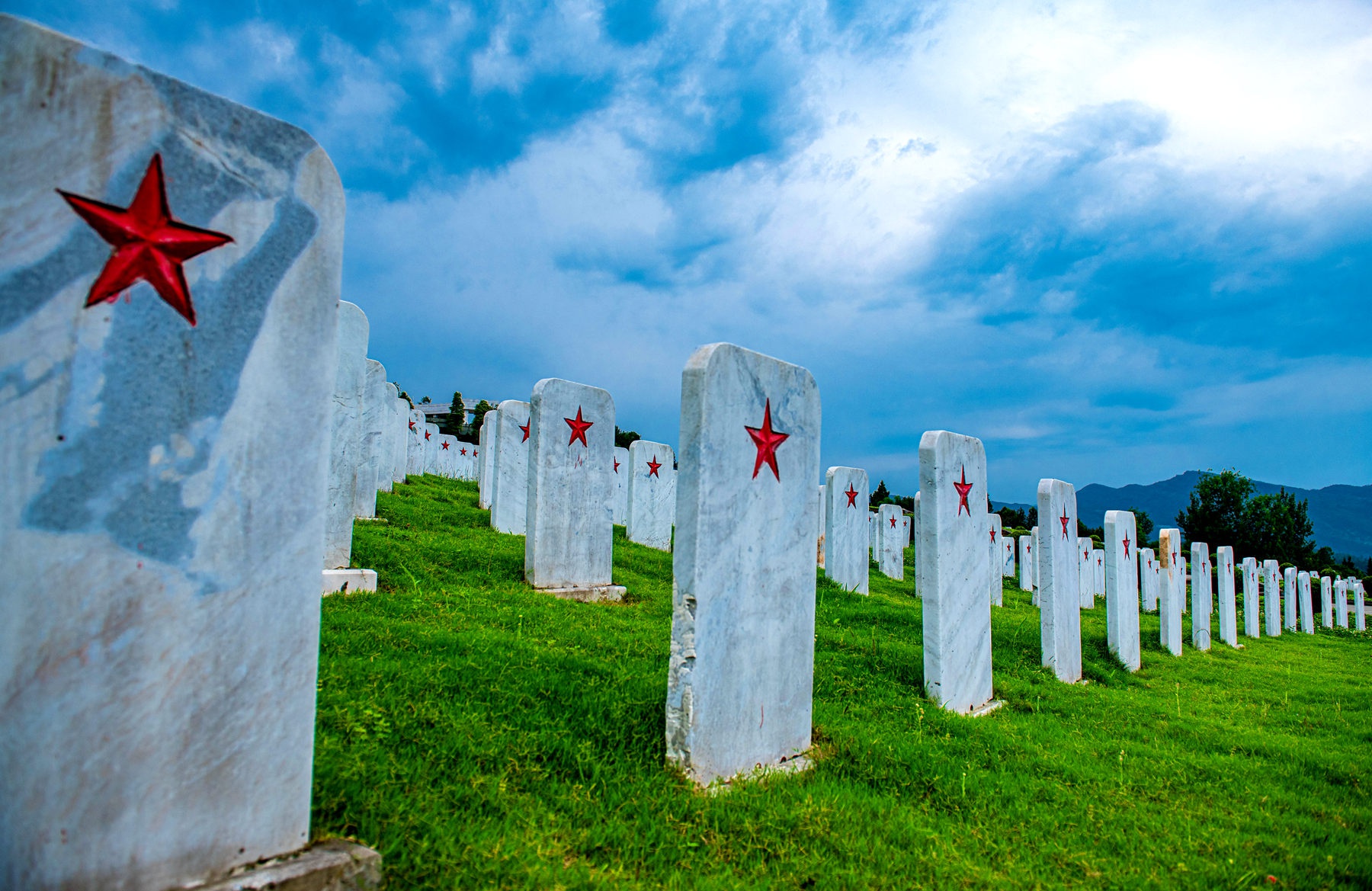 川陕革命根据地红军烈士陵园始建于1934年,历年对陵园进行改建和扩建.