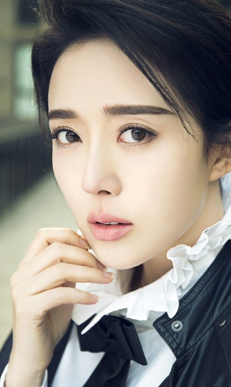 颜丹晨美图,造型时尚,沉稳又很是大气