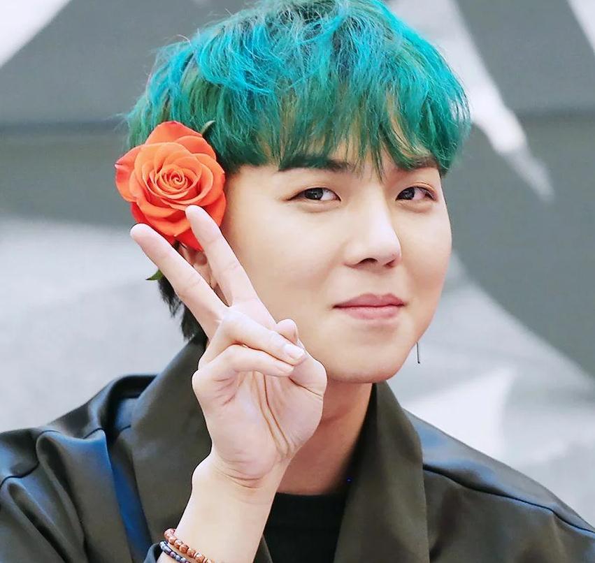 完美驾驭绿色头发的韩国偶像明星