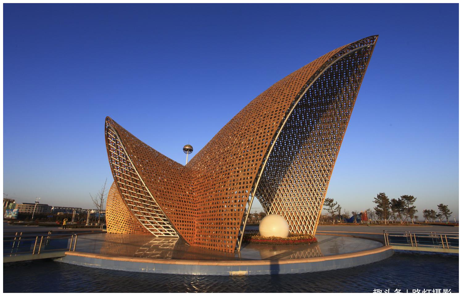 在威海下属的地市也有许多可以玩的地方,比如荣成的成山镇,文登的南海