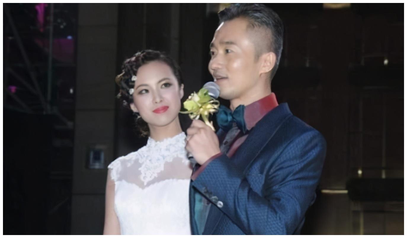 42岁患病丈夫不离不弃,结婚多年恩爱如初|央视|王萌萌|程雷_新浪新闻