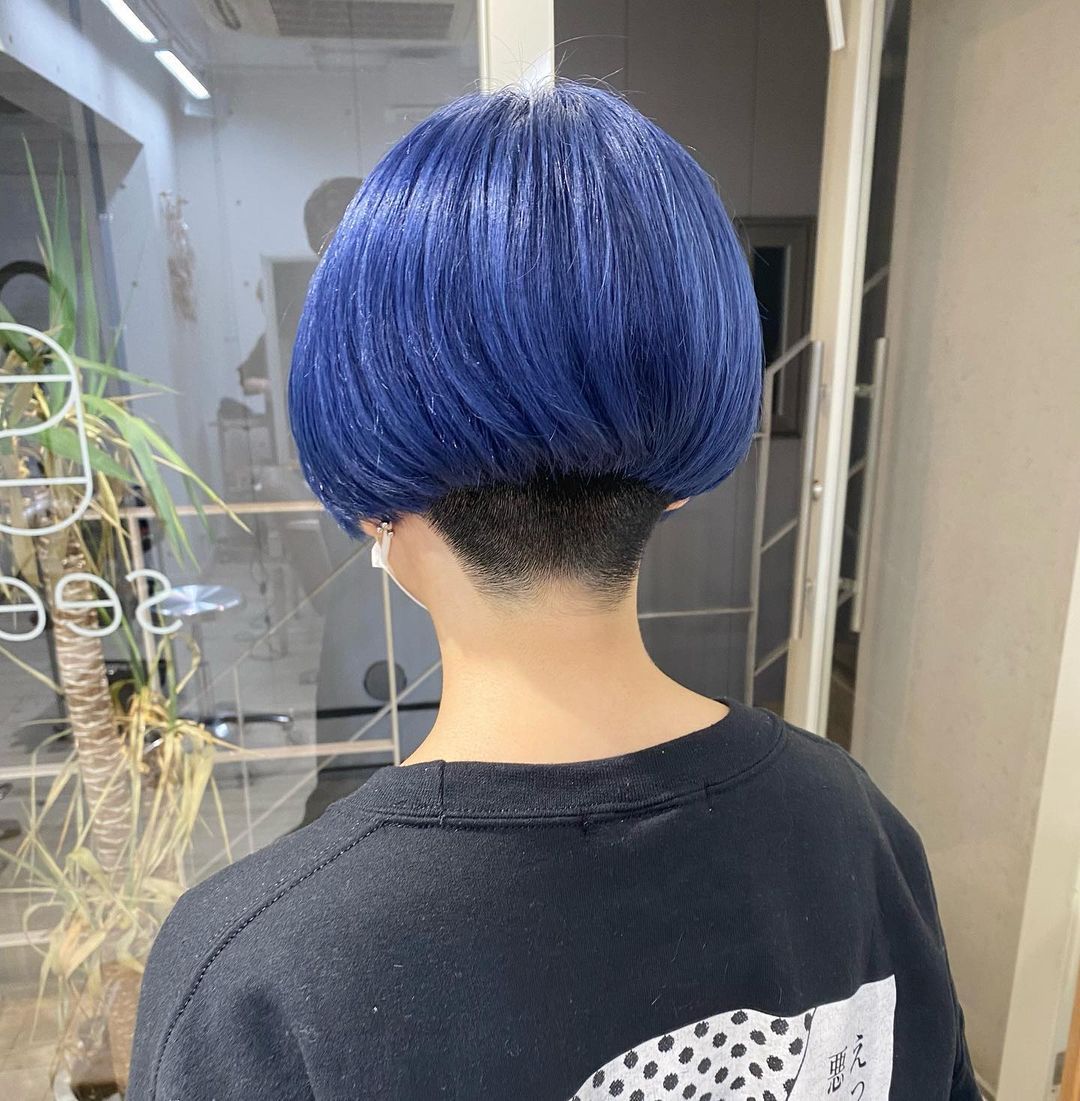 推边头也可以和波波头做搭配,配上全头蓝色的染发,时尚效果不一般,很