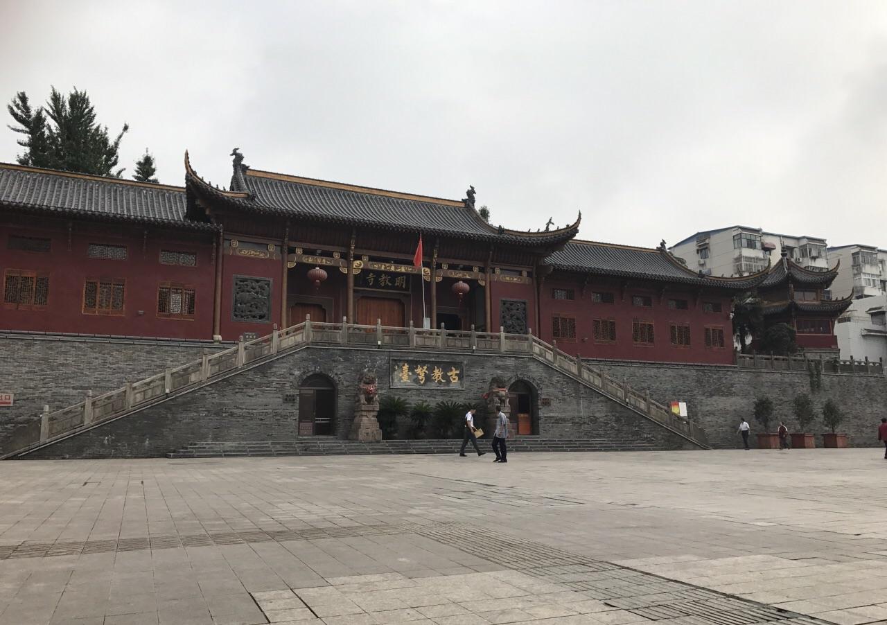 安徽人气旺盛的一座寺庙,是全国重点寺院,是古庐阳八景之一