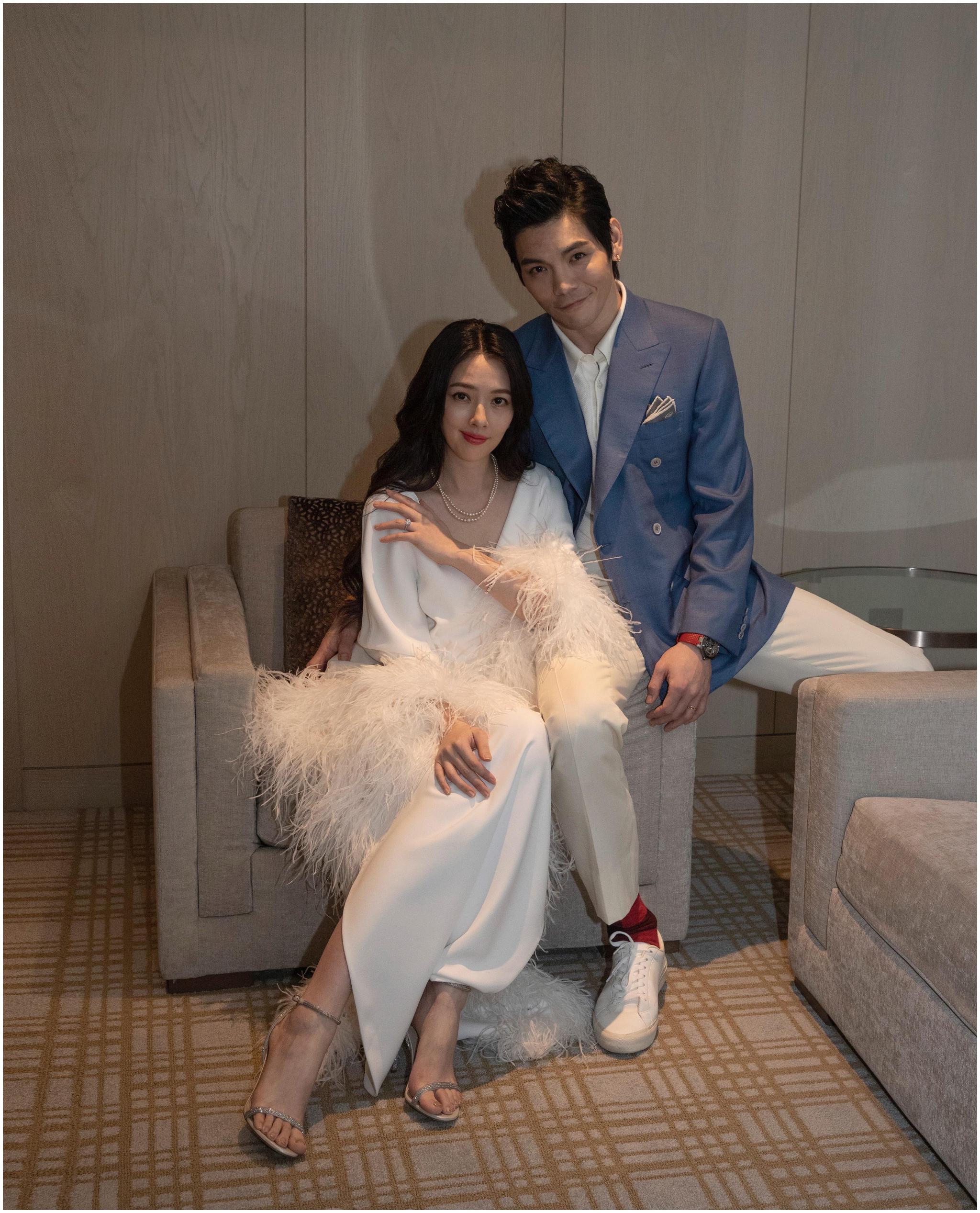 为向太以及刚满百日的女儿庆生,也是郭碧婷产后首次正式亮相,她身穿