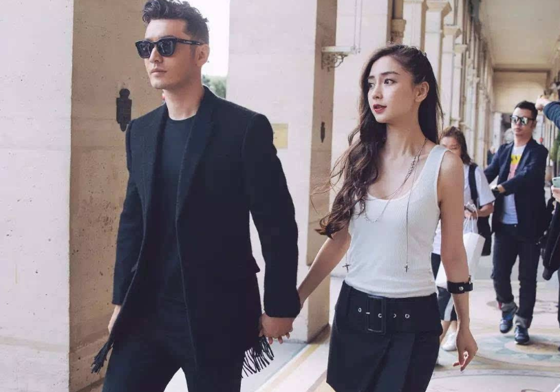 黄晓明大年初二现身剧组，给上百号人发红包，点头弯腰被夸善良休闲区蓝鸢梦想 - Www.slyday.coM