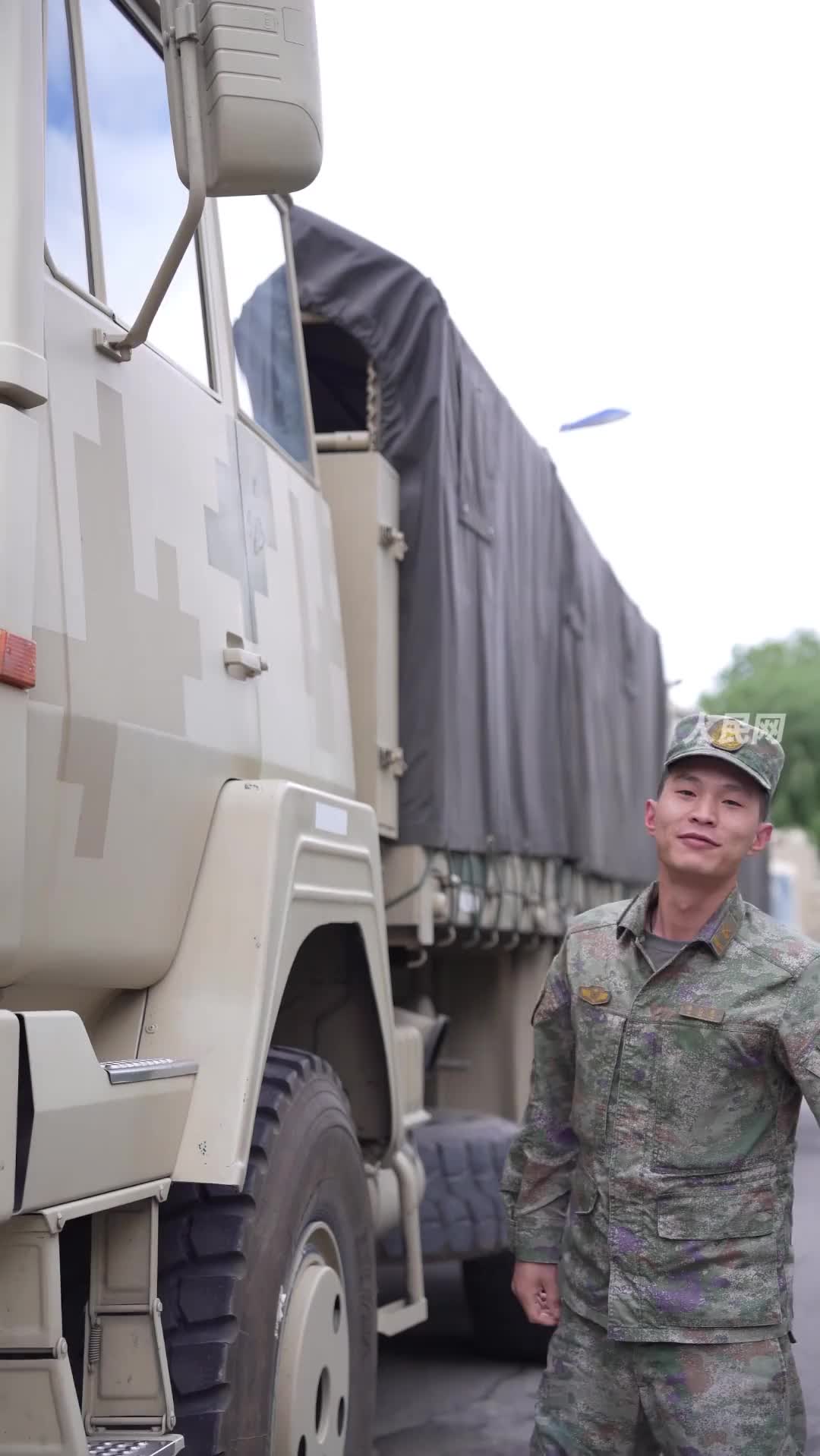 用《士兵突击 》片尾的方式，为高原战士拍下退伍前最后一组镜头