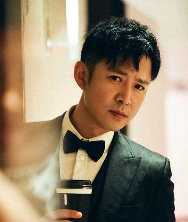 正能量,尔豪演员高鑫面具厂做志愿者,熬夜完成42000个口罩