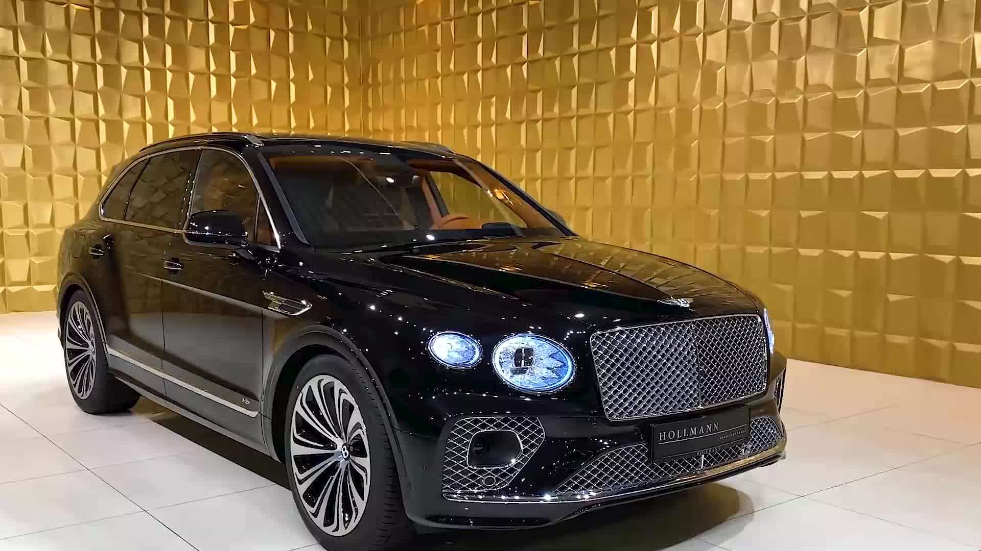 价值几百万的宾利添越豪华suv,车门打开才明白贵在哪里