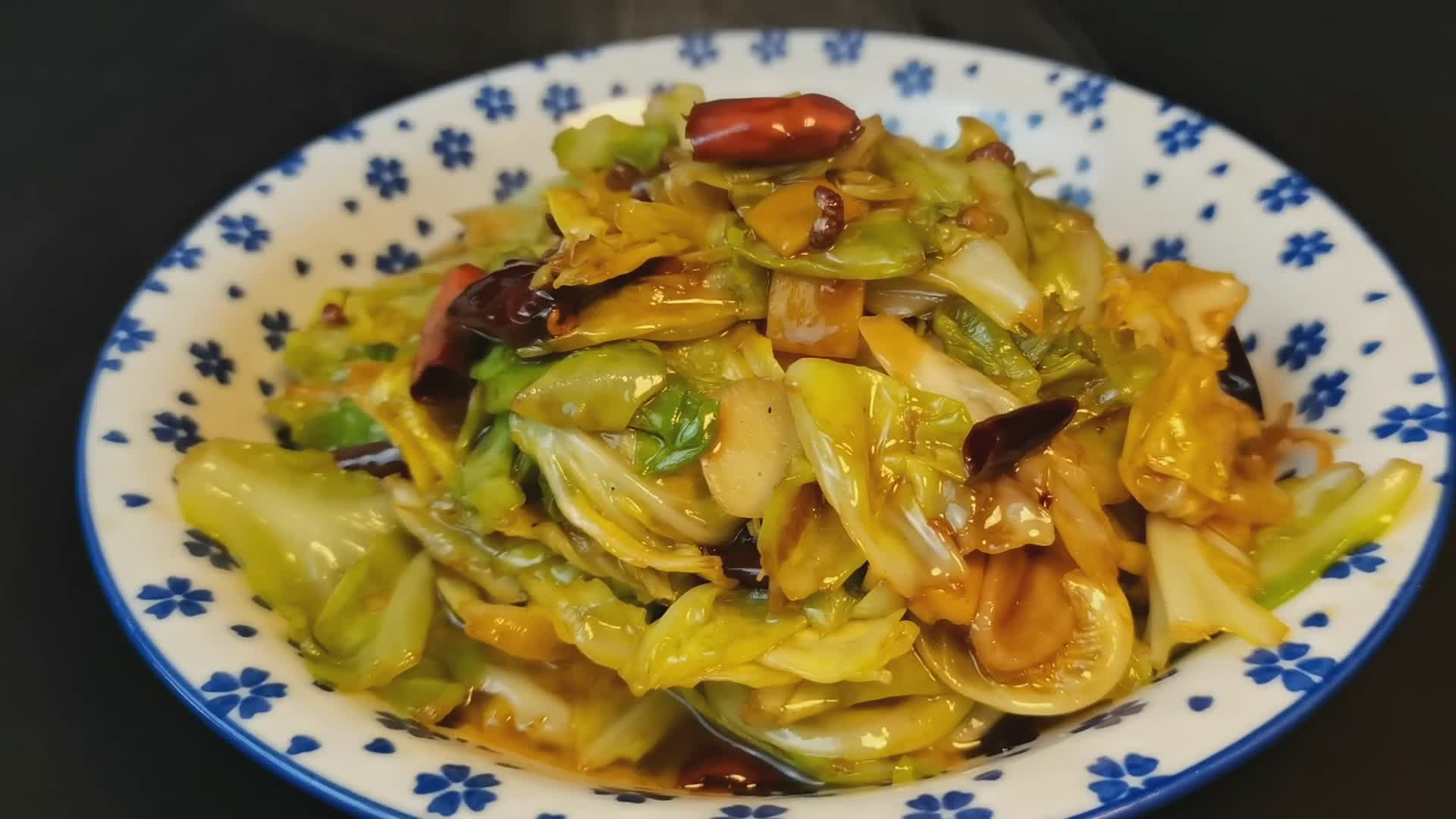 炝炒莲白,菜虽平常,里面的窍门可一个都不能少,千万记住了